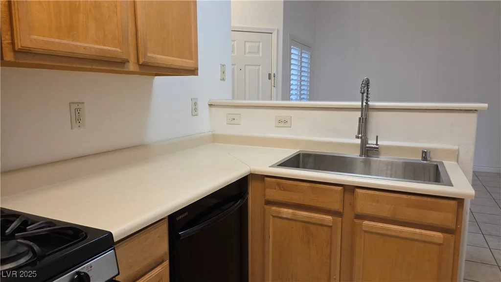8725 Flamingo, Las Vegas, NV 89147