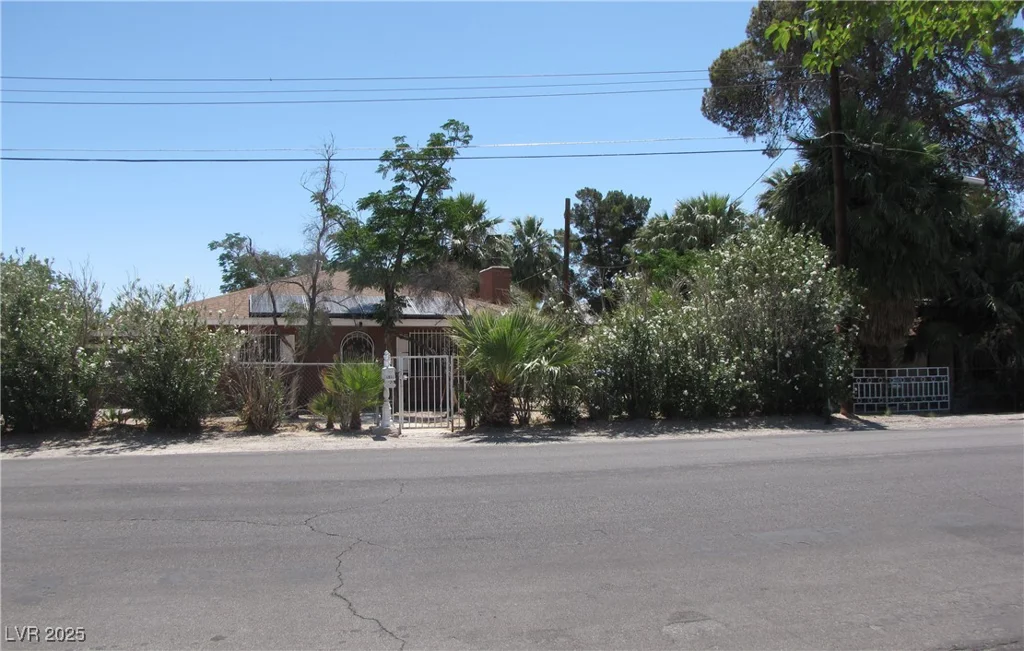 4950 Burnham, Las Vegas, NV 89119