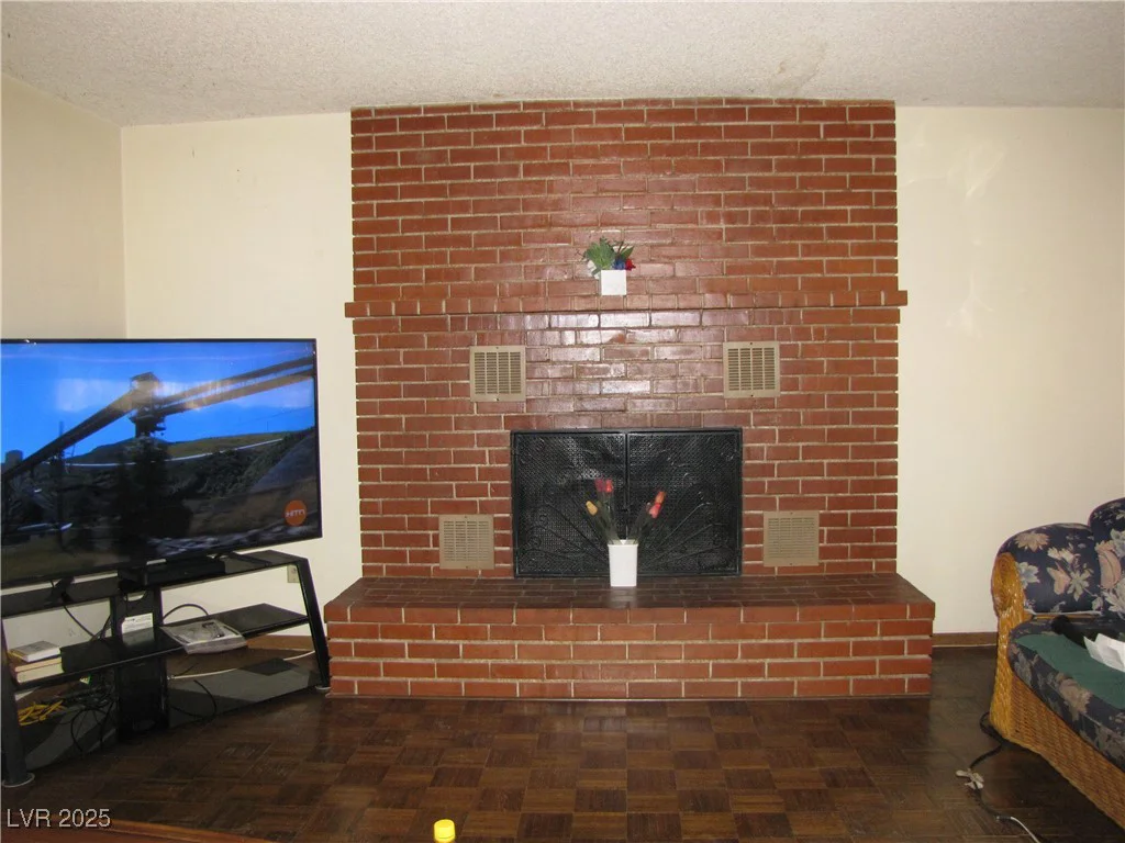 4950 Burnham, Las Vegas, NV 89119