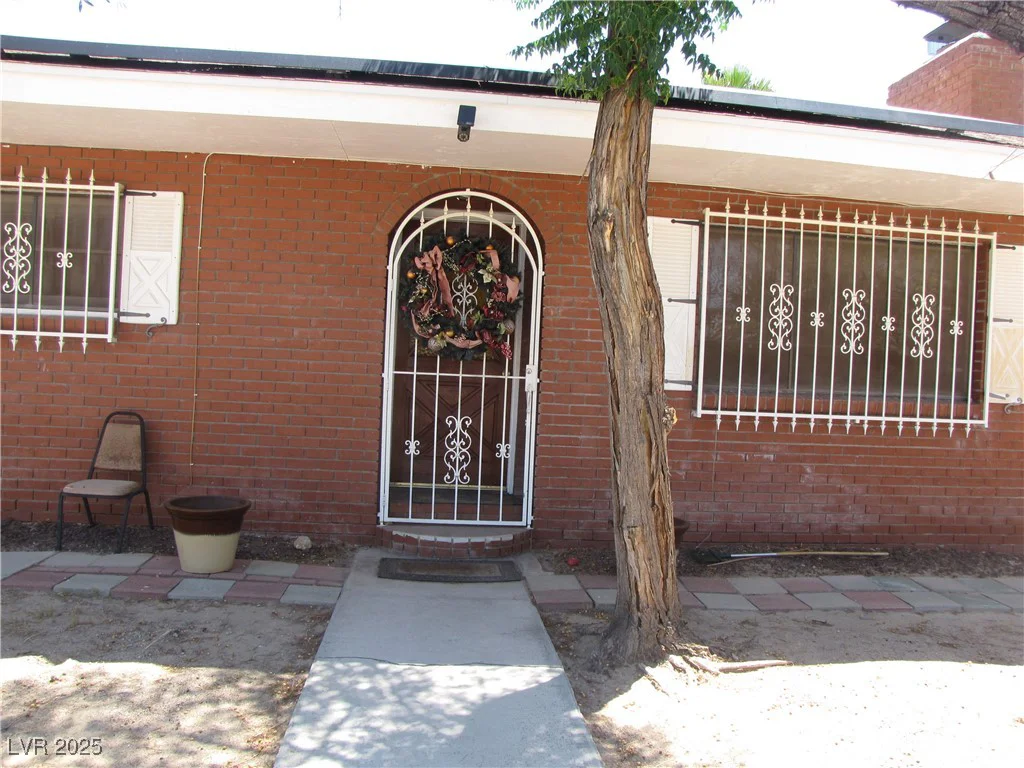4950 Burnham, Las Vegas, NV 89119