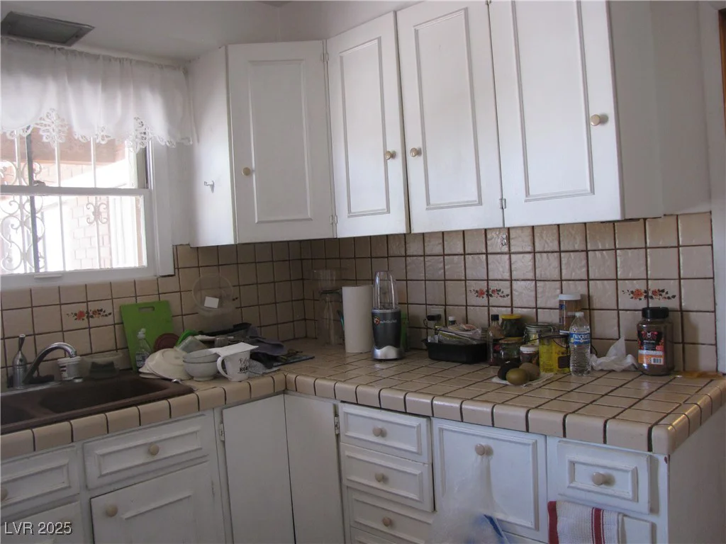 4950 Burnham, Las Vegas, NV 89119