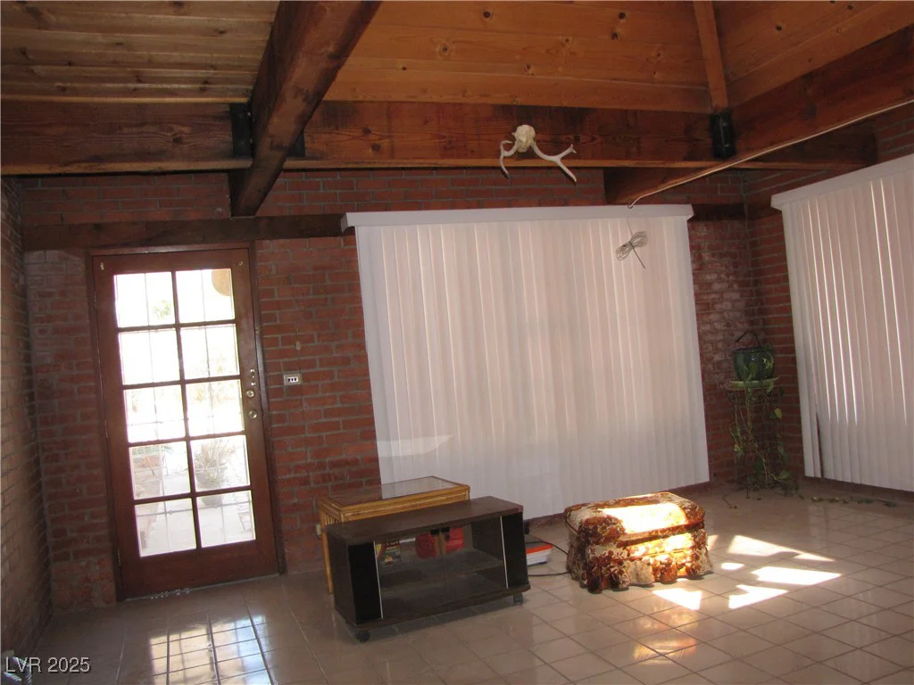 4950 Burnham, Las Vegas, NV 89119