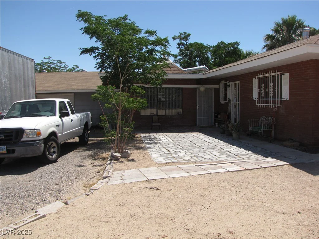 4950 Burnham, Las Vegas, NV 89119