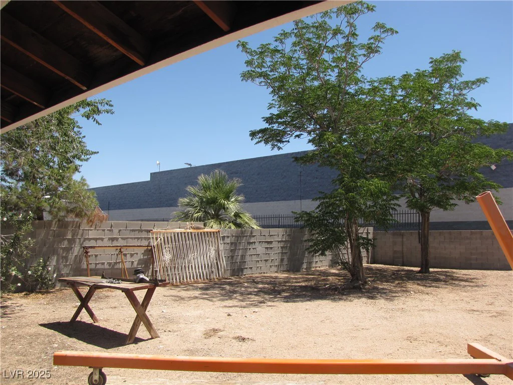 4950 Burnham, Las Vegas, NV 89119
