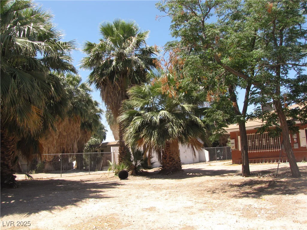 4950 Burnham, Las Vegas, NV 89119