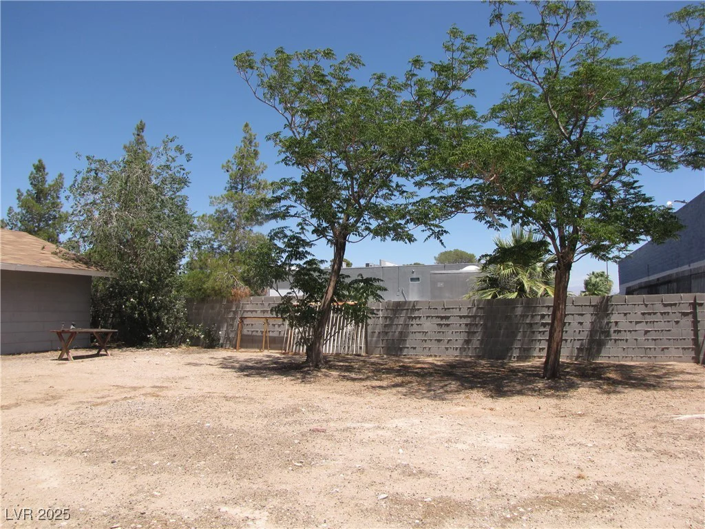 4950 Burnham, Las Vegas, NV 89119