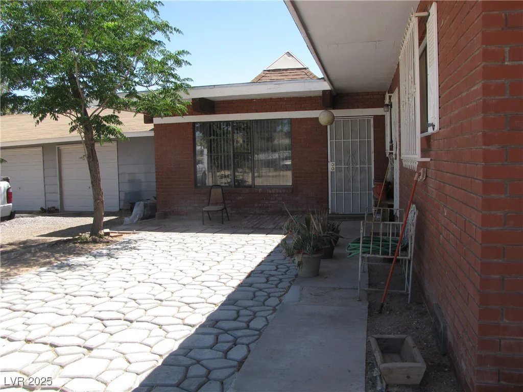 4950 Burnham, Las Vegas, NV 89119