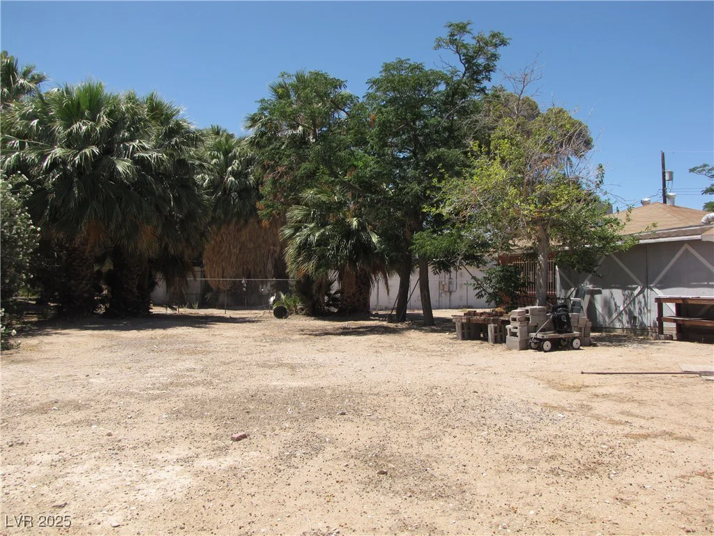 4950 Burnham, Las Vegas, NV 89119