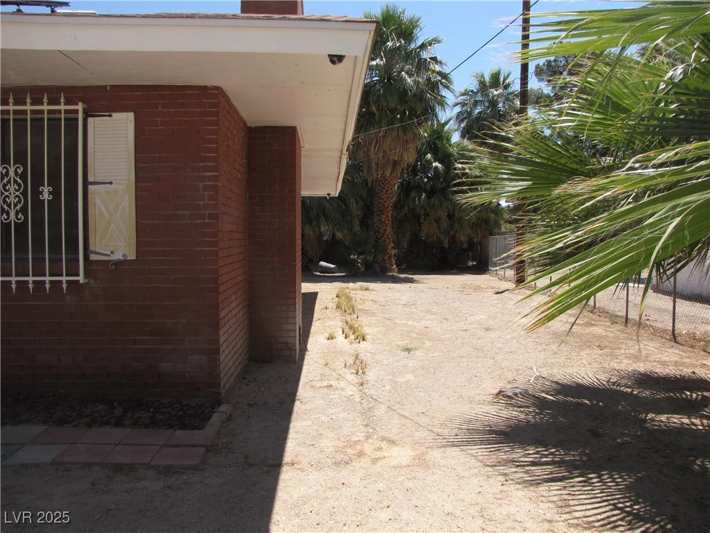 4950 Burnham, Las Vegas, NV 89119