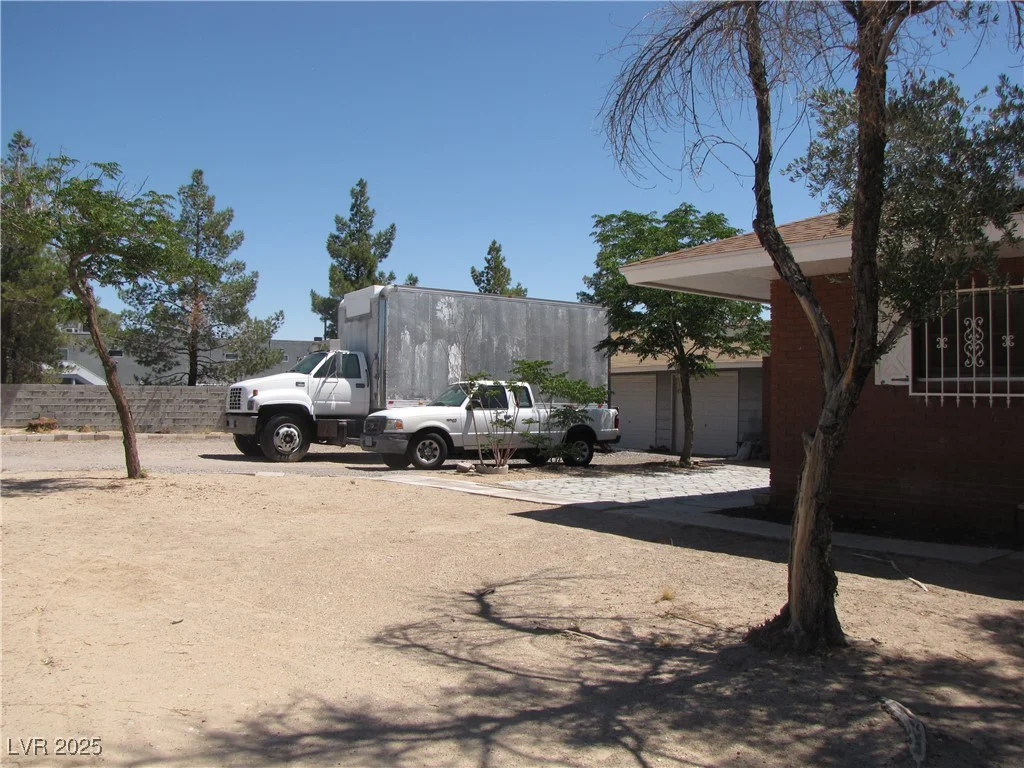 4950 Burnham, Las Vegas, NV 89119