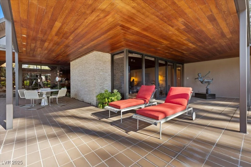 2961 Augusta, Las Vegas, NV 89109