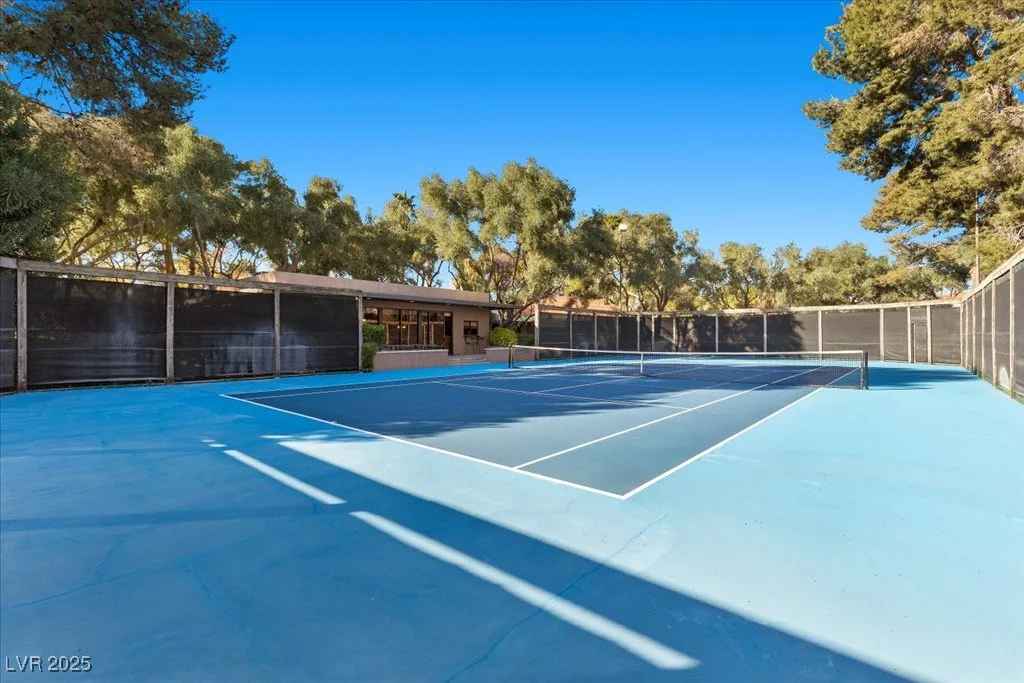 2961 Augusta, Las Vegas, NV 89109