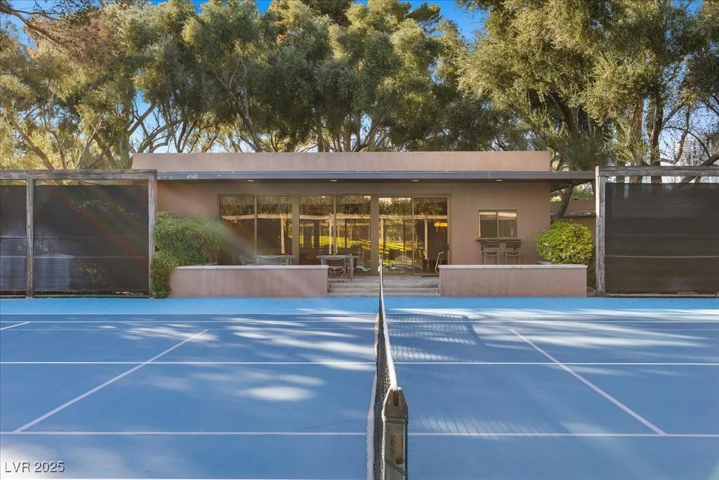 2961 Augusta, Las Vegas, NV 89109