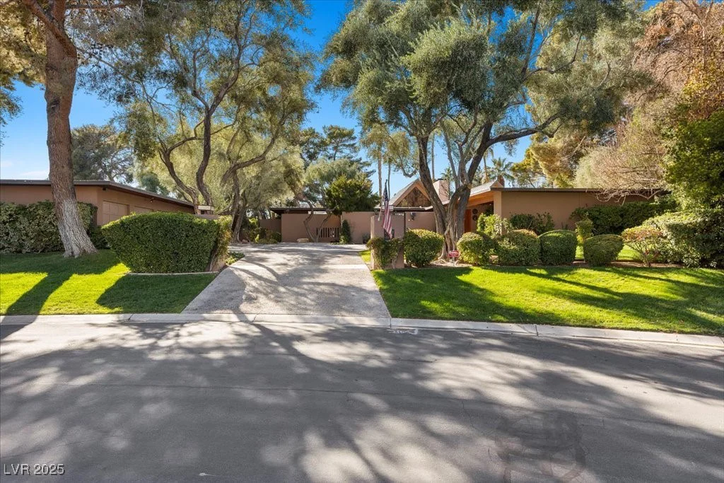 2961 Augusta, Las Vegas, NV 89109