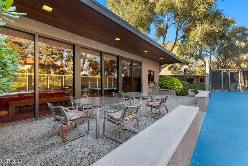 2961 Augusta, Las Vegas, NV 89109