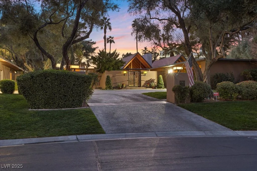 2961 Augusta, Las Vegas, NV 89109