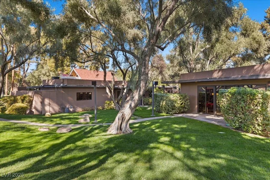 2961 Augusta, Las Vegas, NV 89109