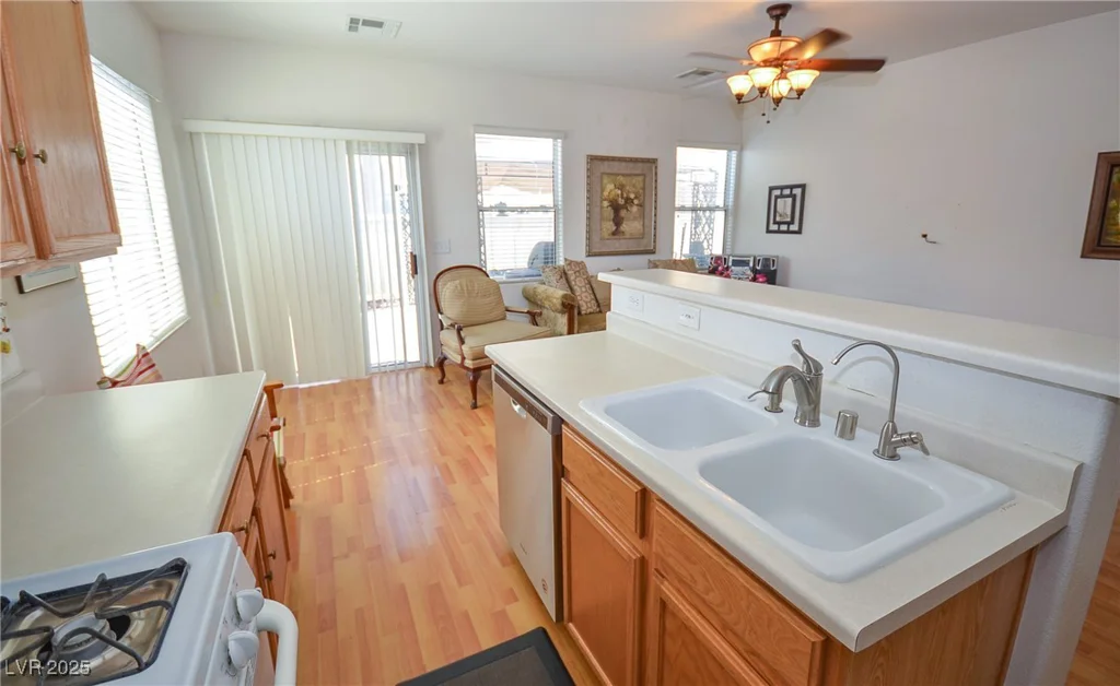 6098 Darkfeather, Las Vegas, NV 89139
