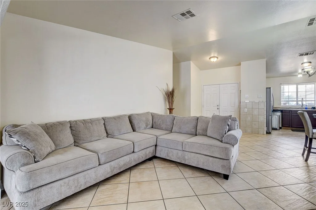 2402 Saguaro Point, Las Vegas, NV 89115