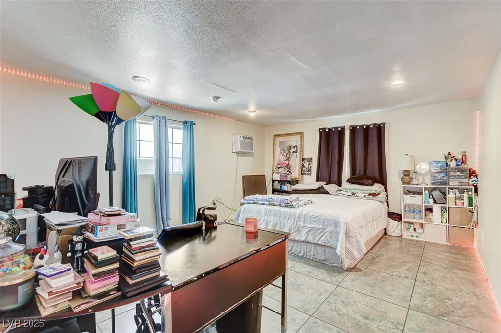 2402 Saguaro Point, Las Vegas, NV 89115