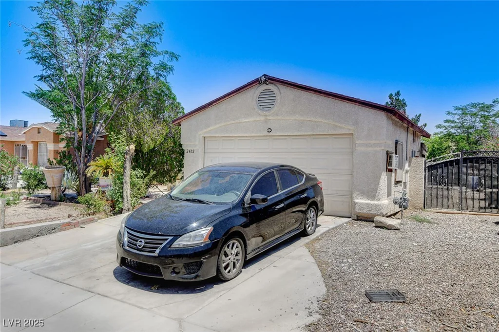 2402 Saguaro Point, Las Vegas, NV 89115