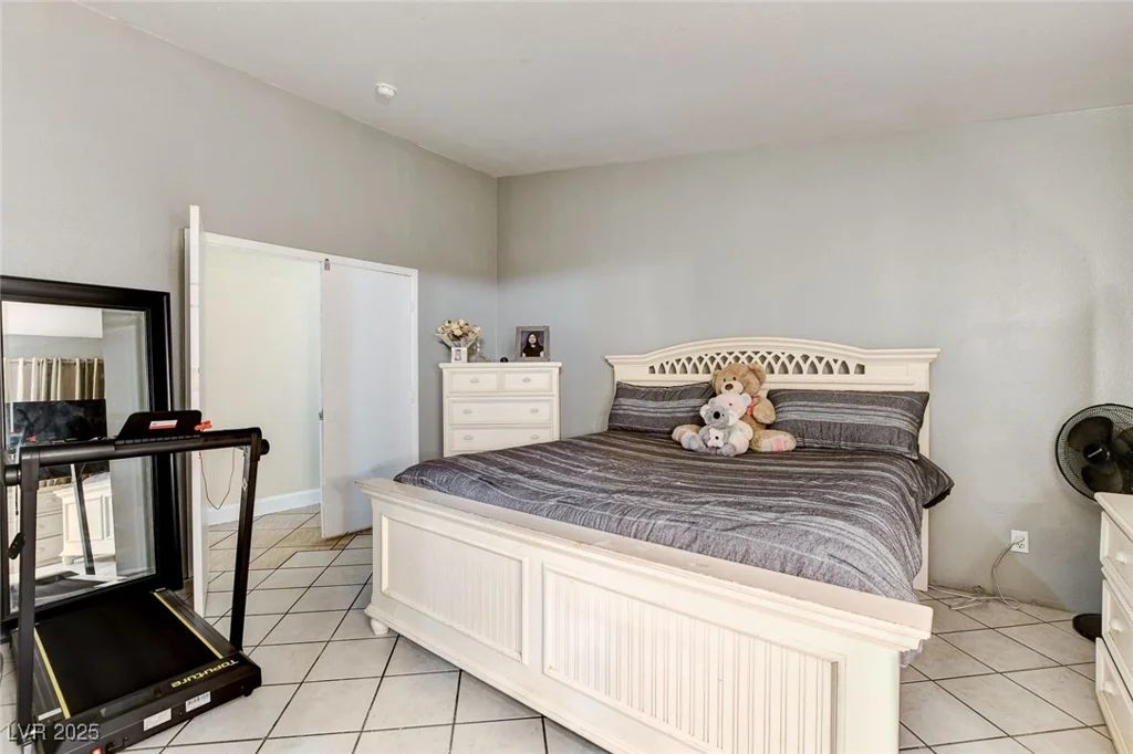 2402 Saguaro Point, Las Vegas, NV 89115