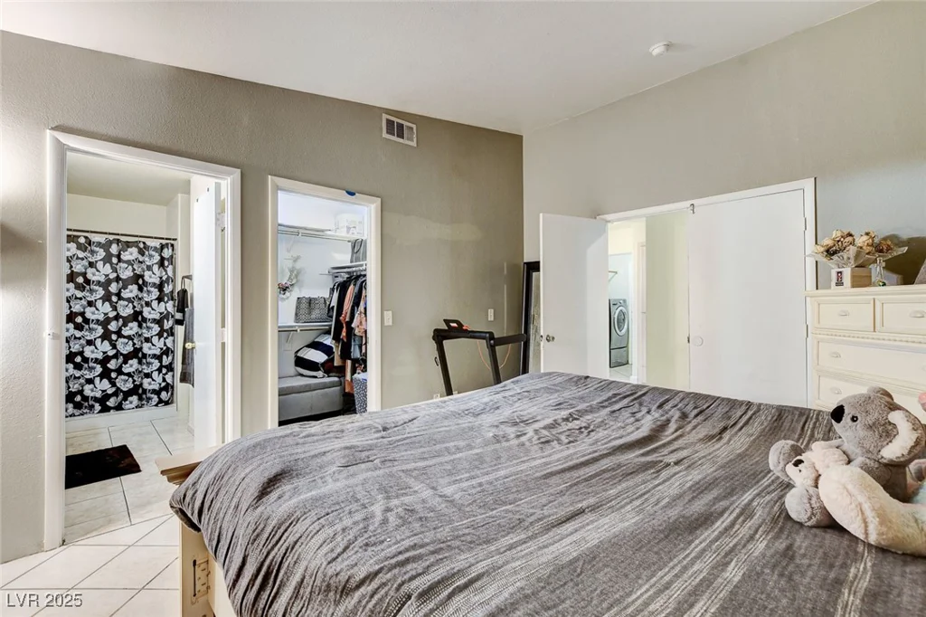 2402 Saguaro Point, Las Vegas, NV 89115