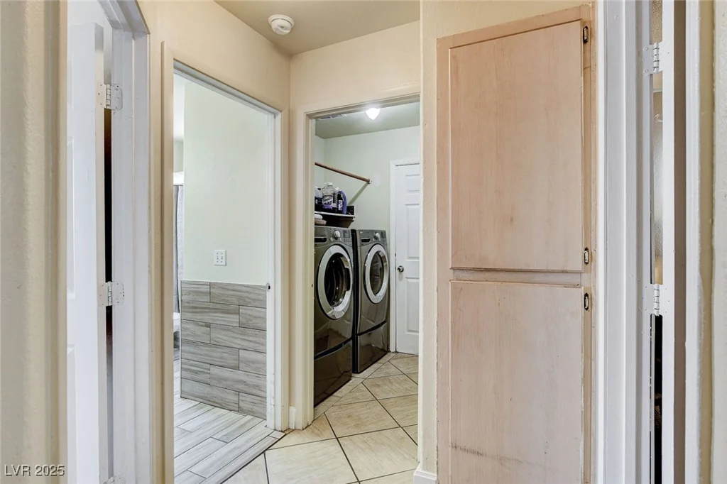 2402 Saguaro Point, Las Vegas, NV 89115