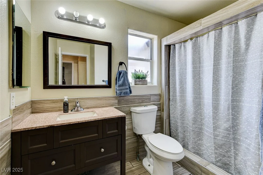 2402 Saguaro Point, Las Vegas, NV 89115
