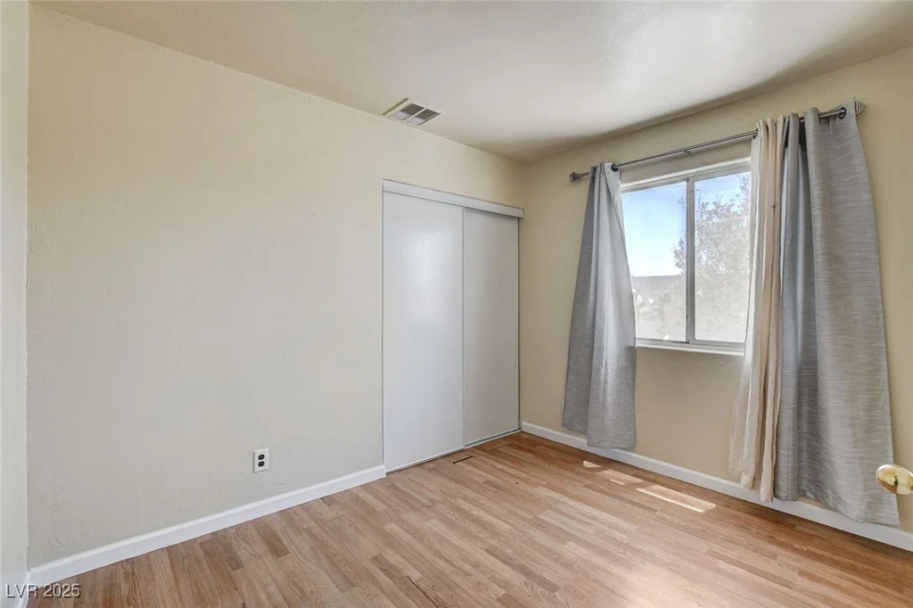2402 Saguaro Point, Las Vegas, NV 89115