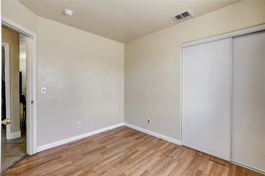 2402 Saguaro Point, Las Vegas, NV 89115