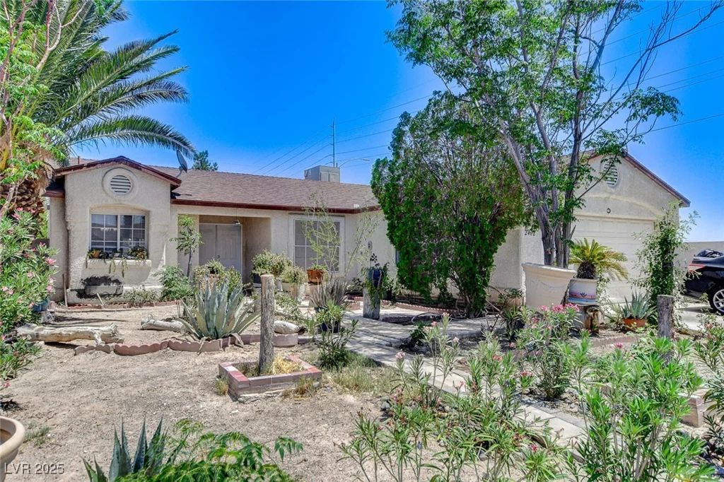 2402 Saguaro Point, Las Vegas, NV 89115