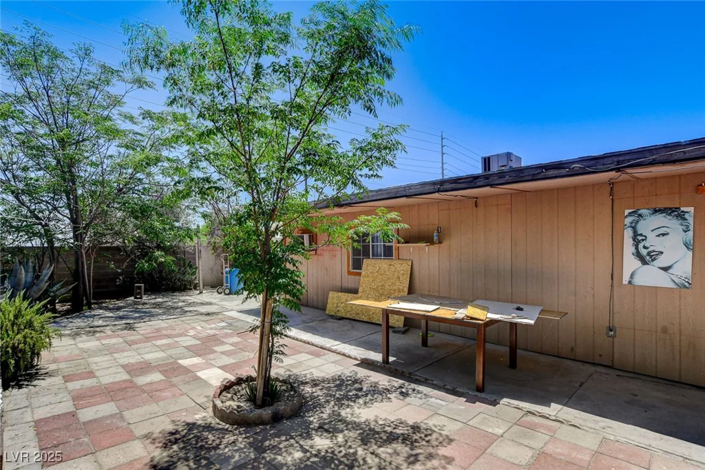 2402 Saguaro Point, Las Vegas, NV 89115