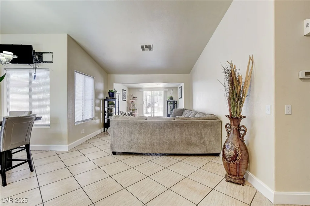 2402 Saguaro Point, Las Vegas, NV 89115