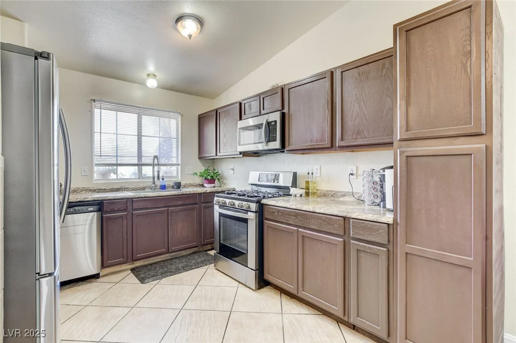 2402 Saguaro Point, Las Vegas, NV 89115
