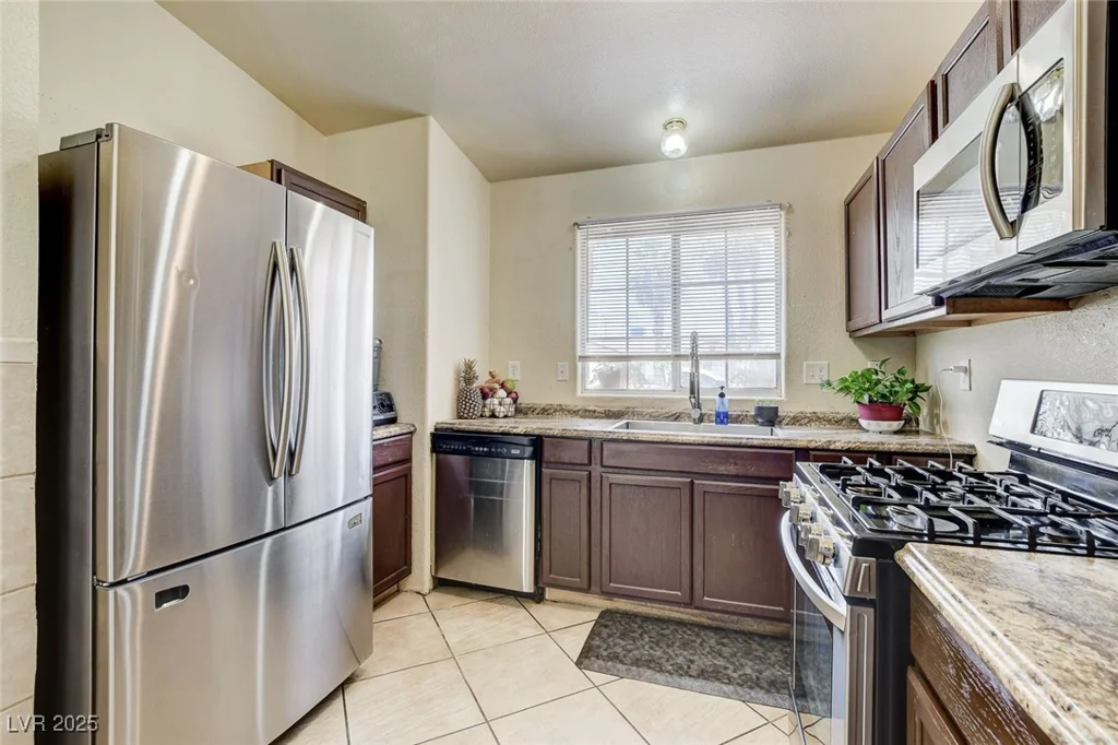 2402 Saguaro Point, Las Vegas, NV 89115