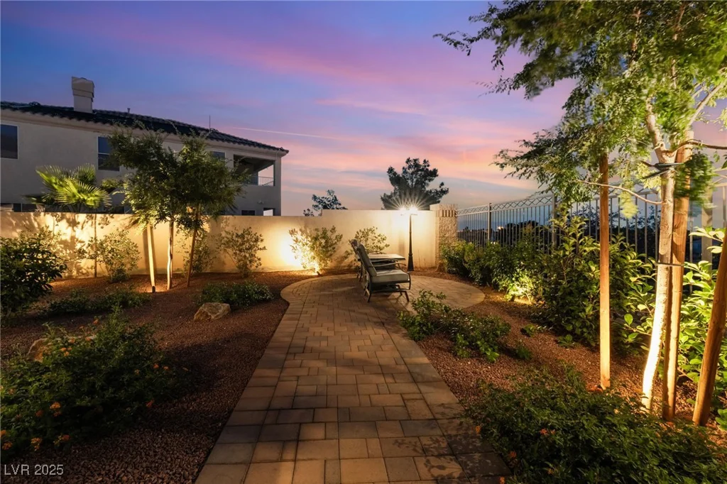 352 Angels Trace, Las Vegas, NV 89148