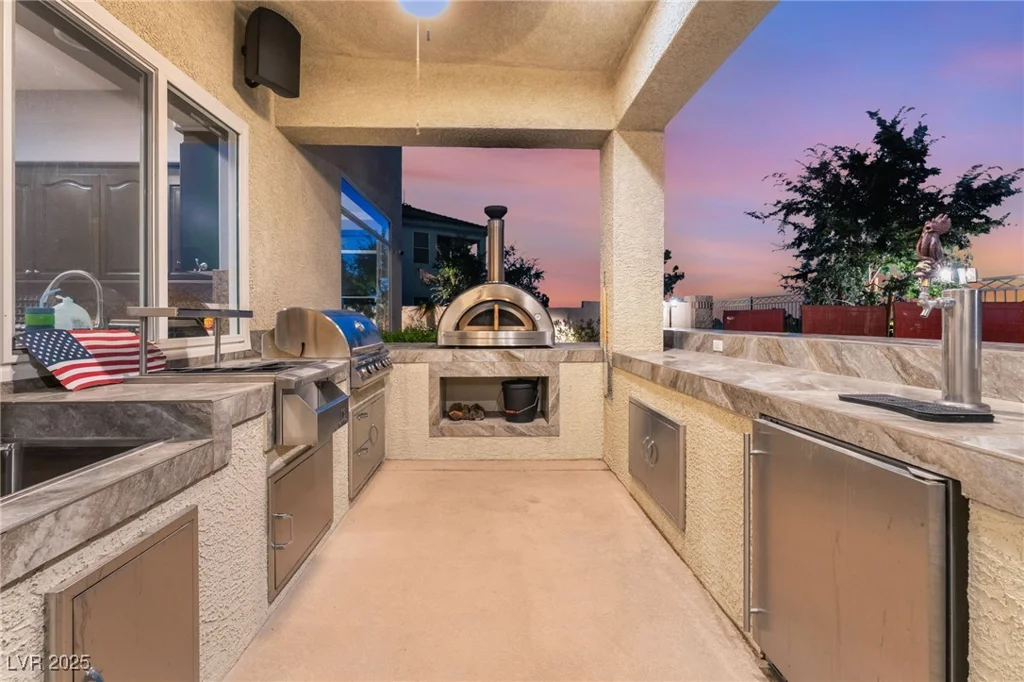 352 Angels Trace, Las Vegas, NV 89148