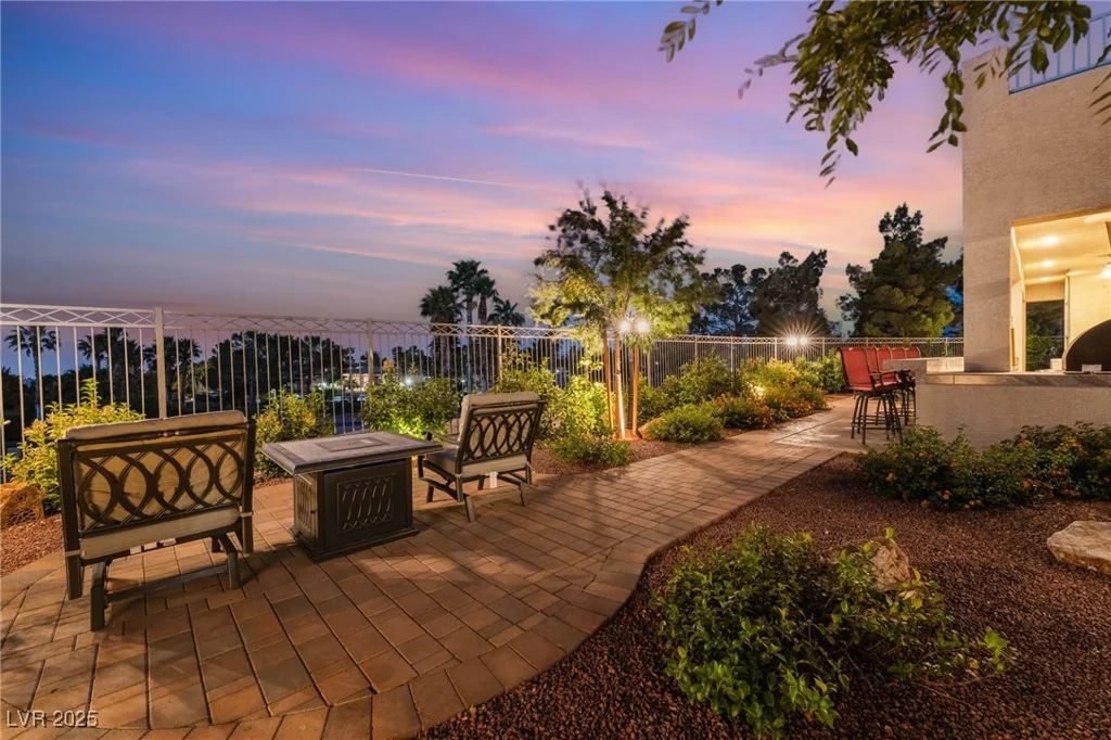 352 Angels Trace, Las Vegas, NV 89148