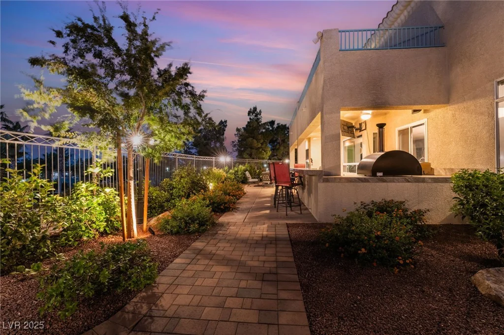 352 Angels Trace, Las Vegas, NV 89148