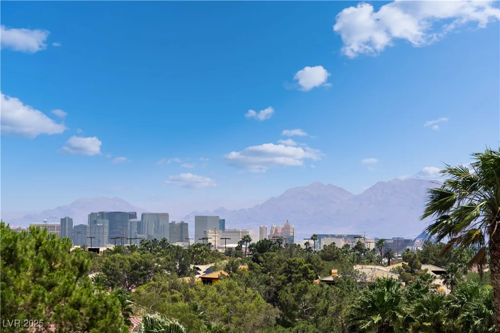 352 Angels Trace, Las Vegas, NV 89148