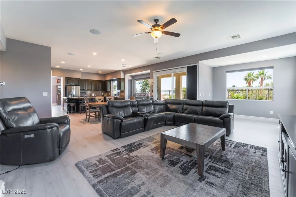 352 Angels Trace, Las Vegas, NV 89148