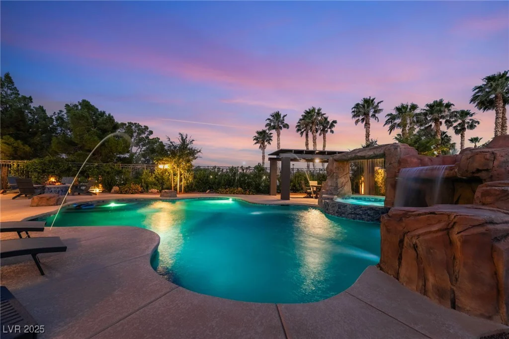 352 Angels Trace, Las Vegas, NV 89148