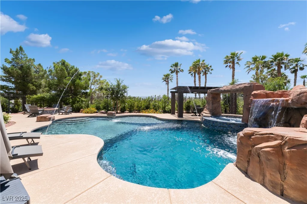 352 Angels Trace, Las Vegas, NV 89148