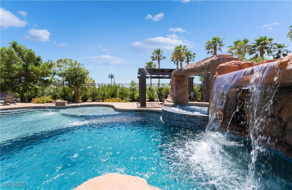 352 Angels Trace, Las Vegas, NV 89148
