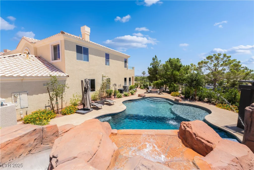 352 Angels Trace, Las Vegas, NV 89148