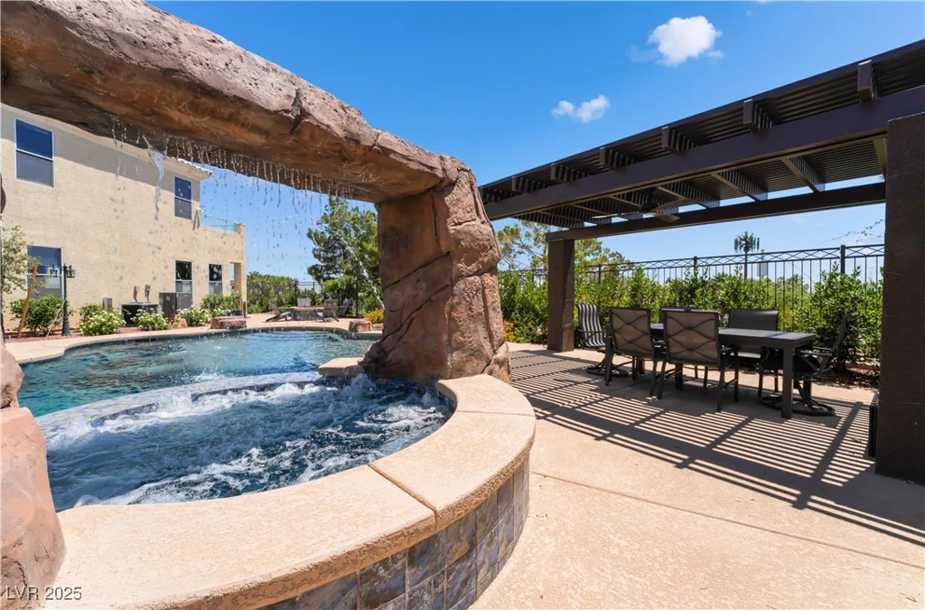 352 Angels Trace, Las Vegas, NV 89148