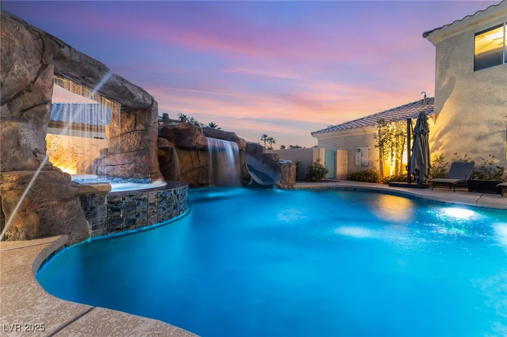 352 Angels Trace, Las Vegas, NV 89148