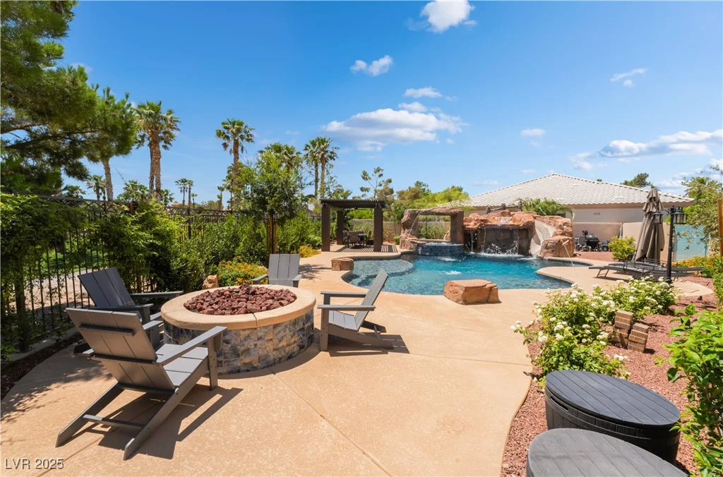352 Angels Trace, Las Vegas, NV 89148