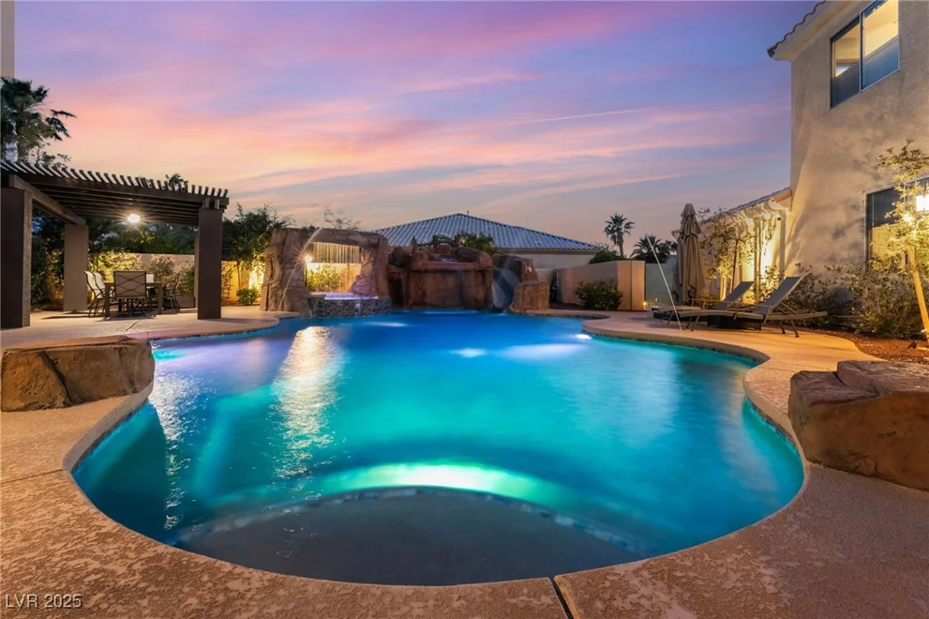 352 Angels Trace, Las Vegas, NV 89148